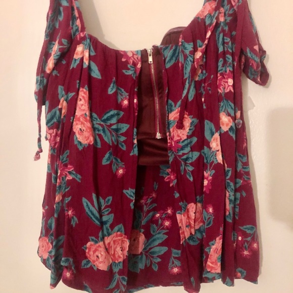 Flowy flowery CHARLOTTE RUSSE crop top - Picture 4 of 4